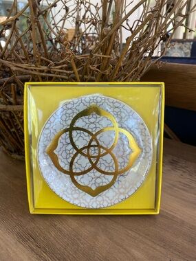 Kendra Scott White and Gold Decorative Trinket Dish
